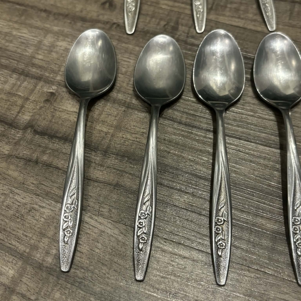 Floral Handle Silverware Utensil Set - Picture 4 of 6